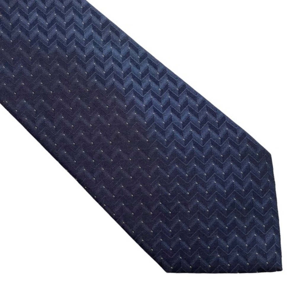 Classic PERRY ELLIS Portfolio 100% Silk Tie Navy Chevron Stripes